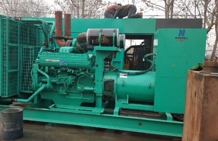 扶风发电机组如何判断水冷式机油散热器内部是否需要清洗？